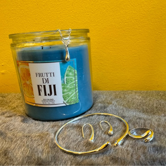 Silvery Tear Drop 4 Piece Jewelry Set - Picture 8 of 8